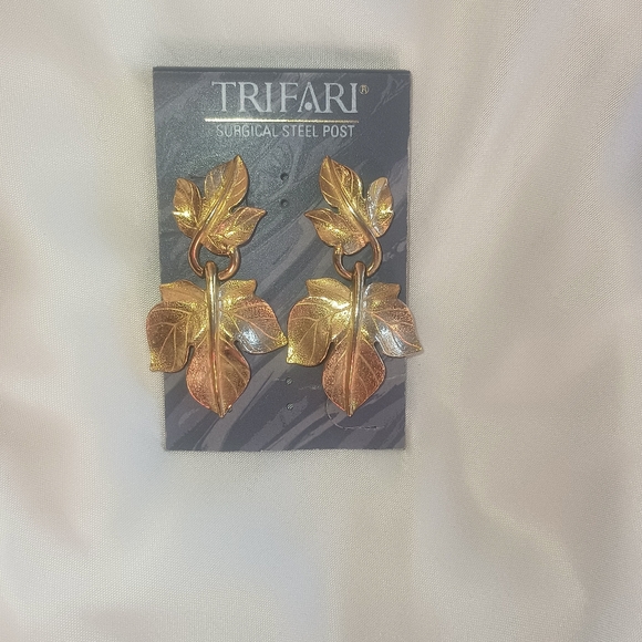 Trifari - Picture 2 of 5